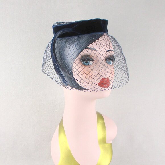 Birds Nest Hat Vintage 1960 Navy Blue Velvet Net and Feathers - Picture 1 of 3